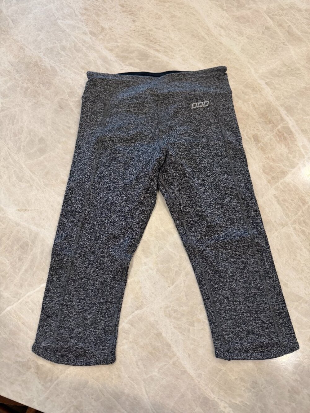 Lorna Jane Marled Gray 3/4 Capri Leggings